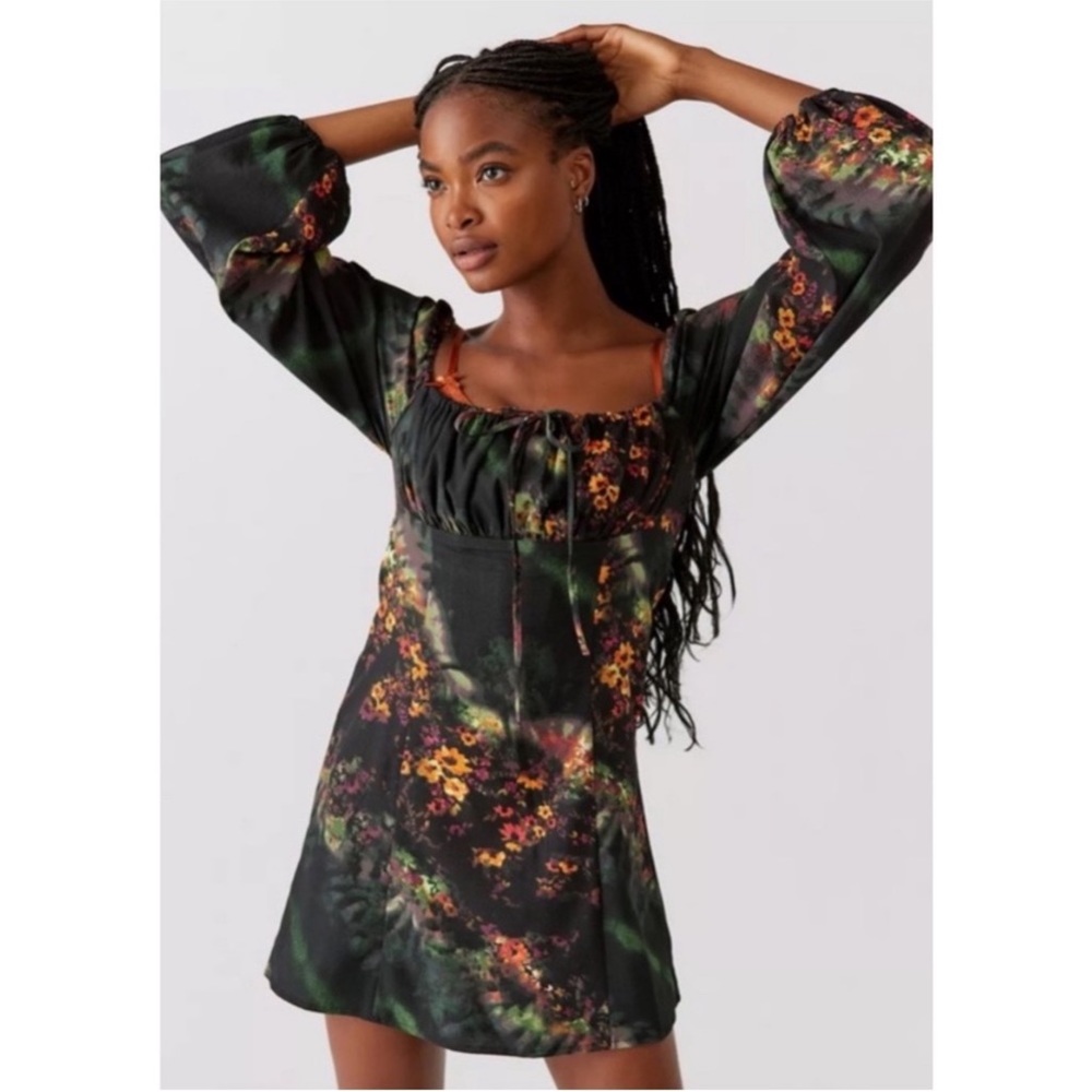 NWT Urban Outfitters Vivienne Printed Mini Dress Women’s S Floral Long Sleeve